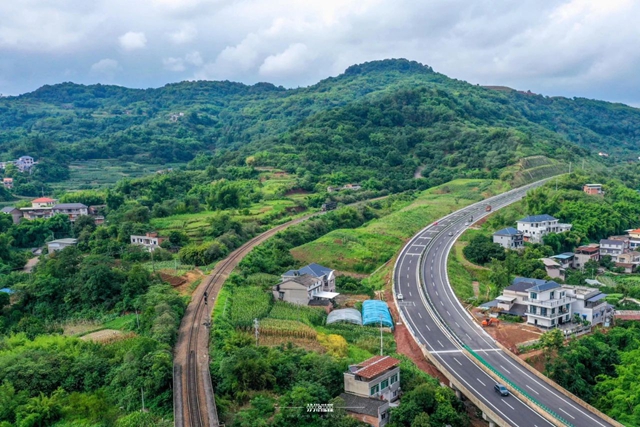 瀘州這條公路昨日通車試運(yùn)行，瀘宜渝互聯(lián)互通更進(jìn)一步