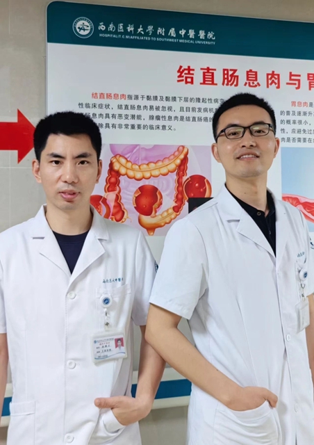 西南醫(yī)大中醫(yī)院肛腸科兩名見多識(shí)廣的帥哥醫(yī)生來了！