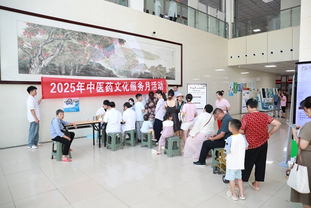 合江縣中醫(yī)醫(yī)院：政協(xié)委員助力三伏貼惠民活動(dòng)