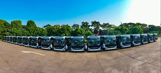 瀘州公交：十米車(chē)廂頻傳善舉 文明傳播清風(fēng)習(xí)習(xí)