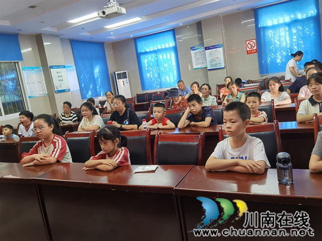 龍馬潭區(qū)小市街道合道街社區(qū)開展 “拒絕毒品 青春不‘毒’行”青少年禁毒知識講座