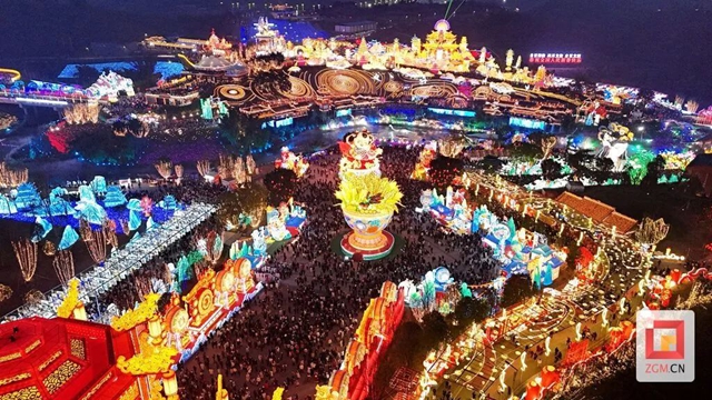 厲害了！自貢燈會(huì)斬獲“2025旅游創(chuàng)新貢獻(xiàn)獎(jiǎng)”