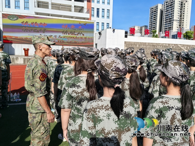 軍訓(xùn)剪影3.jpg