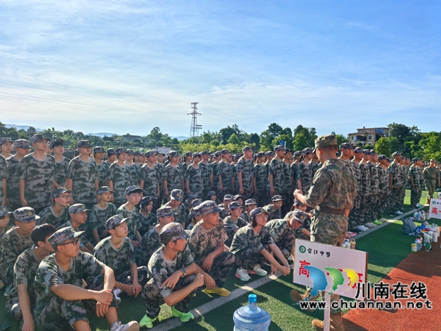 軍訓(xùn)剪影2.jpg