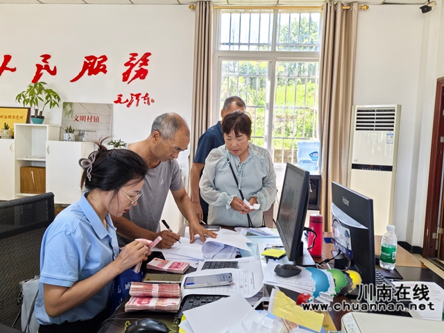 分紅現(xiàn)場(chǎng)（曾佐然攝）.jpg