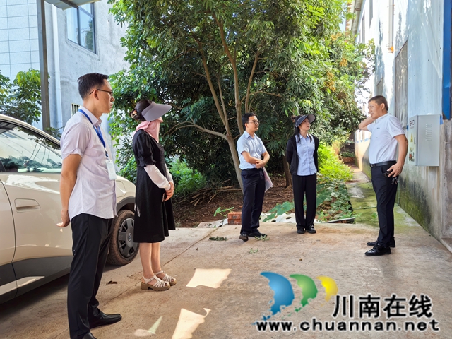 走訪組在瀘縣潮河鎮(zhèn)四川瀘州后灣龍眼果品有限公司開展調(diào)研.jpg