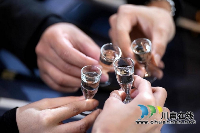 “藥食同源”成新風(fēng)潮，解酒護(hù)肝飲品站上健康消費(fèi)新風(fēng)口