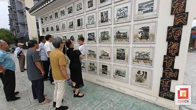 刻刀下的“文明積分”：自貢這個(gè)村用版畫“畫”出和美鄉(xiāng)村新圖景