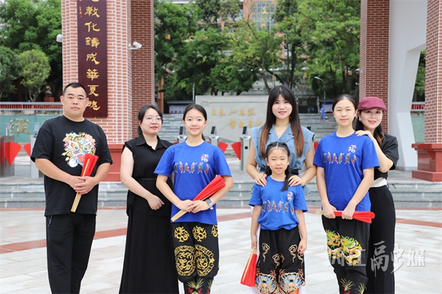 內(nèi)江3個(gè)姑娘太會(huì)玩！被網(wǎng)友追更催 “下一站”