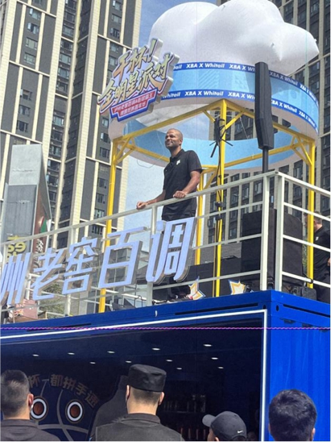 當(dāng)街球霸王相約“舌尖味道” ：NBA球星與“瀘州非遺”在成都相見