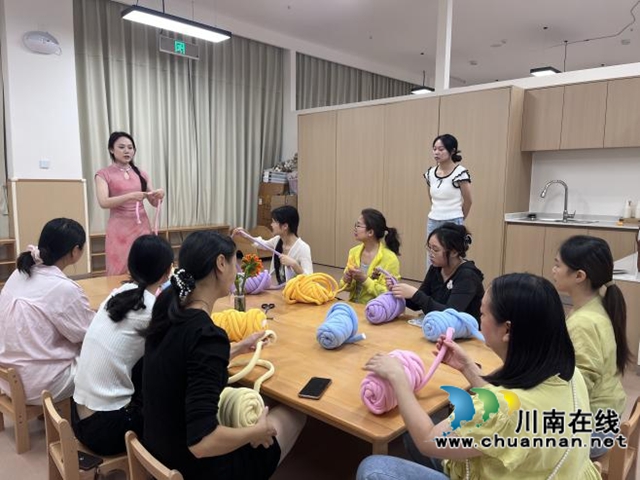 龍馬潭區(qū)魚塘街道云華山社區(qū)開展“智慧科技型”項目“云華寶媽·巧手當(dāng)家”寶媽DIY主題活動