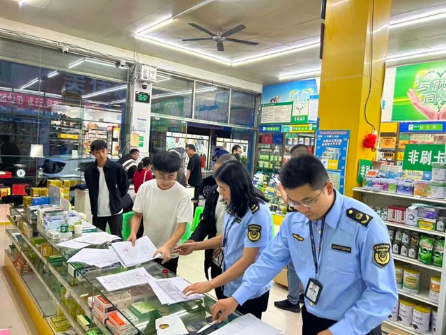 瀘州市市場監(jiān)管局組織開展國慶中秋節(jié)前藥品安全檢查為群眾用藥安全保駕護航