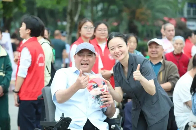 月圓中秋，龍馬潭區(qū)法院長開區(qū)法庭把“守護”藏進每一份團圓里