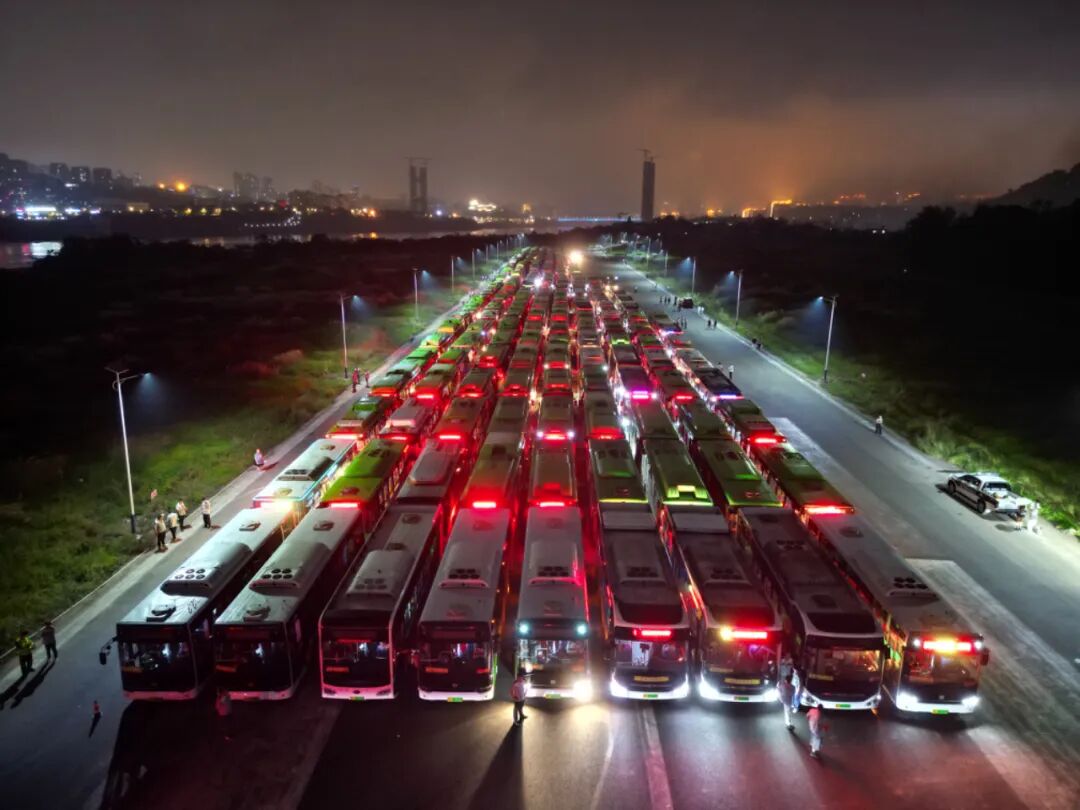 瀘州公交情系萬家團圓路 保障樂迷暢游行