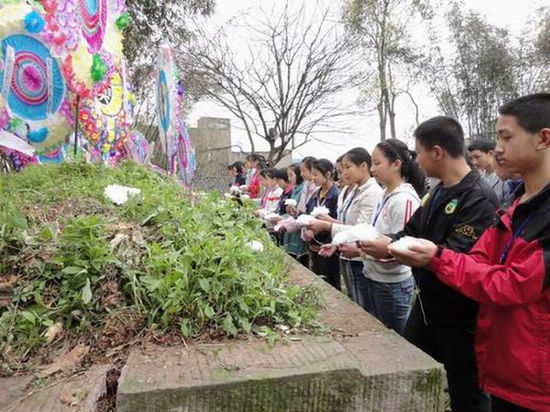 合面鎮(zhèn)：奠英烈緬英雄 踐行科學(xué)發(fā)展觀(圖1)