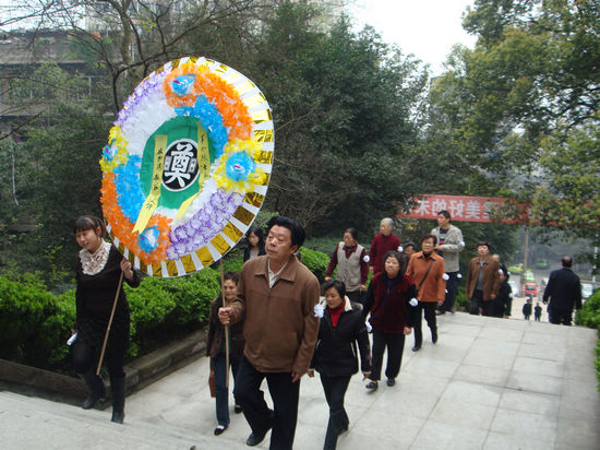 大山坪街道開展紀念革命先烈活動(圖1)