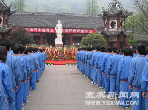 南北同祭 宜賓東北兩地清明祭奠趙一曼