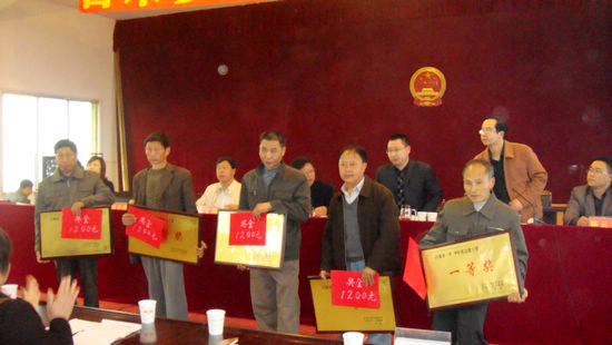 白米鄉(xiāng)：表彰先進(jìn) 號角催征(圖3)