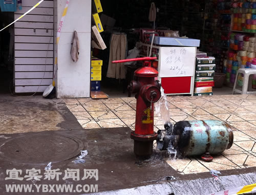 住戶家起火 中心路商家險(xiǎn)遭火燒連營(yíng)(圖3)