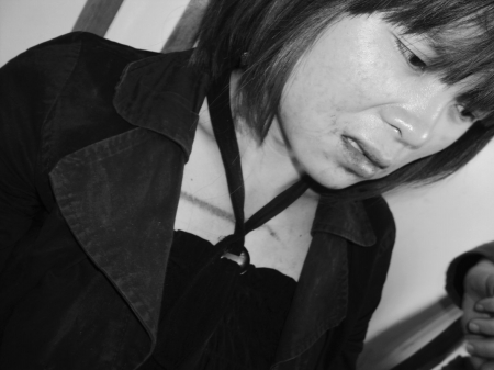 內(nèi)江：村主任暴打孕婦逼她下跪給父道歉