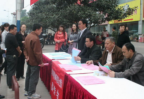 龍馬潭區(qū)開展愛國(guó)衛(wèi)生月集中宣傳活動(dòng)(圖2)