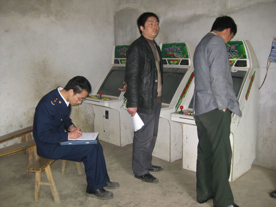 古藺石寶工商所“四查三抓”構(gòu)建校外安全防護(hù)網(wǎng)