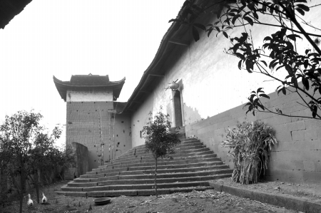 納溪土碉樓 密道縱橫機關(guān)重重