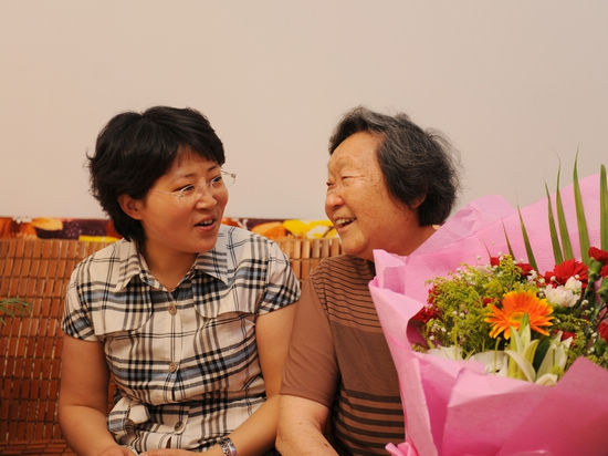 龍馬潭區(qū)委書(shū)記鄭蓉看望慰問(wèn)離退休老干部(圖1)