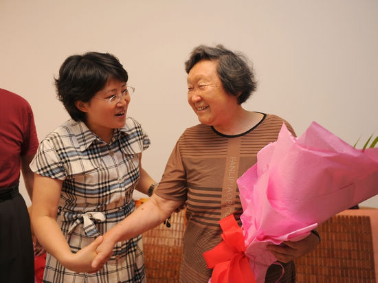 龍馬潭區(qū)委書記鄭蓉看望慰問離退休老干部