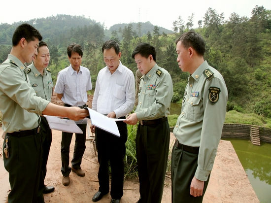 陳萬春檢查指導(dǎo)全市國防動員綜合教育訓(xùn)練基地建設(shè)(圖1)