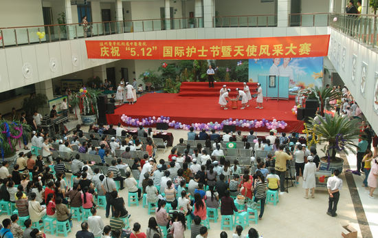 瀘醫(yī)附屬中醫(yī)院護(hù)士節(jié)活動(dòng)展天使風(fēng)采(圖1)