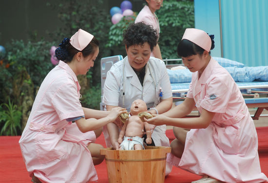 瀘醫(yī)附屬中醫(yī)院護(hù)士節(jié)活動(dòng)展天使風(fēng)采(圖8)