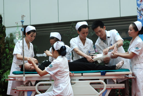 瀘醫(yī)附屬中醫(yī)院護(hù)士節(jié)活動(dòng)展天使風(fēng)采(圖9)