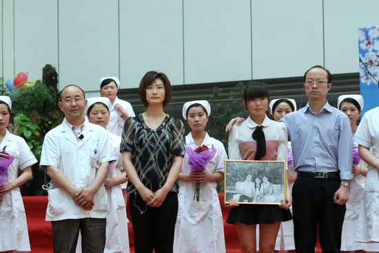 瀘醫(yī)附屬中醫(yī)院護(hù)士節(jié)活動(dòng)展天使風(fēng)采(圖17)