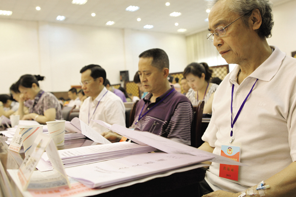 政協(xié)江陽區(qū)七屆五次會議勝利召開(圖3)