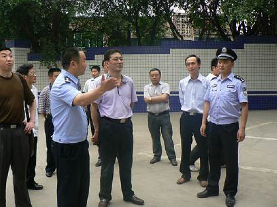 周道平一行到牛灘鎮(zhèn)視察“兩所一庭”建設(shè)工作(圖1)