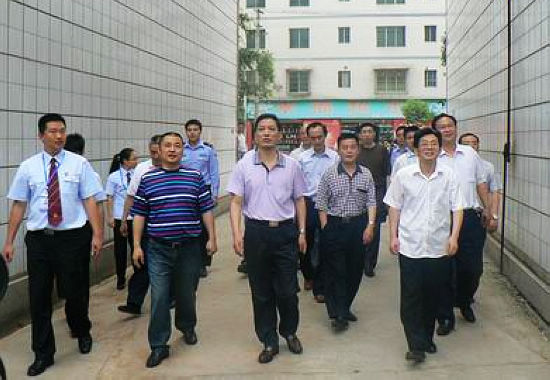 周道平一行到牛灘鎮(zhèn)視察“兩所一庭”建設工作
