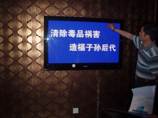 江陽區(qū)對(duì)轄區(qū)內(nèi)娛樂場所、賓館開展突擊檢查(圖1)