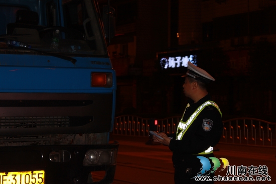 敘永交警：雷霆行動 夜查各類道路交通違法行為(圖2)