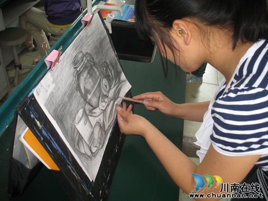 宜賓縣：德體衛(wèi)藝現(xiàn)場(chǎng)考核促學(xué)生全面發(fā)展(圖1)