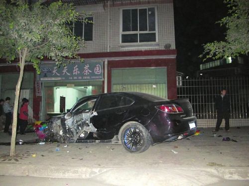 瀘州醉酒司機(jī)駕車連撞7車致1死4傷(圖3)