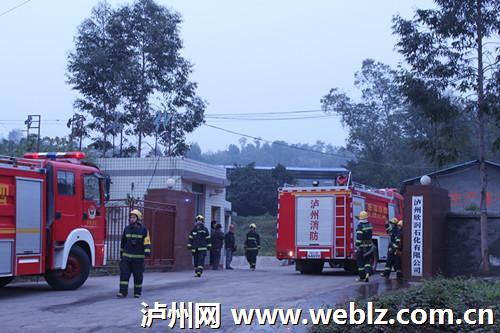 瀘州一煉油廠突發(fā)大火 幸無(wú)人員傷亡（圖）(圖2)
