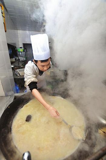 冬至到餐館生意火爆 川南羊肉平均上漲10元/斤(圖1)