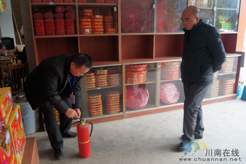 太伏鎮(zhèn):開展易燃易爆場所消防安全大排查(圖1) 太伏鎮(zhèn):開展易燃易爆場所消防安全大排查(圖1)