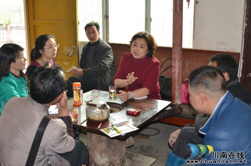 瀘州市總工會(huì)到基層古藺長(zhǎng)嶺村看“親戚”(圖1)