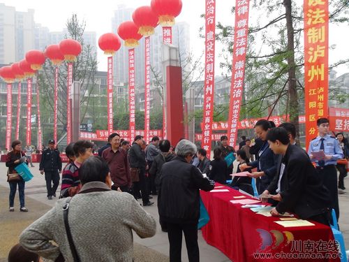 華陽街道：充分利用宣傳平臺，積極推進法制街道建設(圖1)