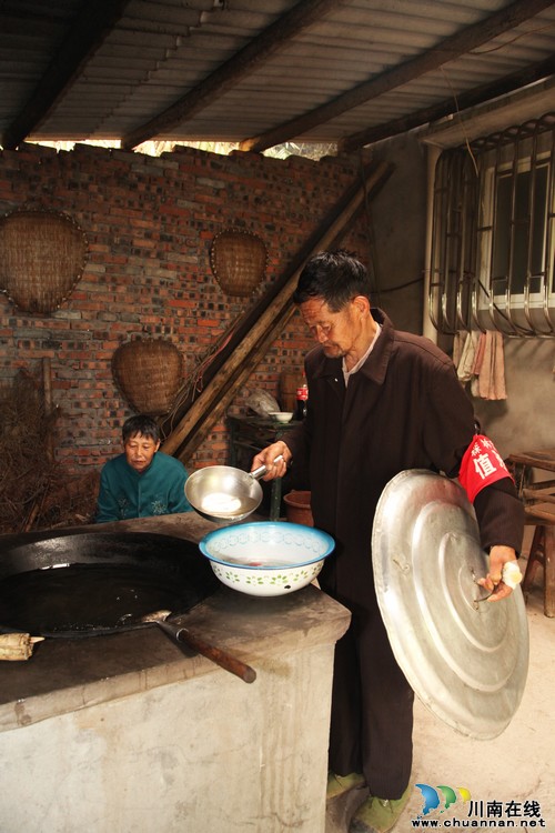 瀘州:七旬老夫妻義務(wù)護(hù)林9年 行走近1.9萬(wàn)公里(圖6)