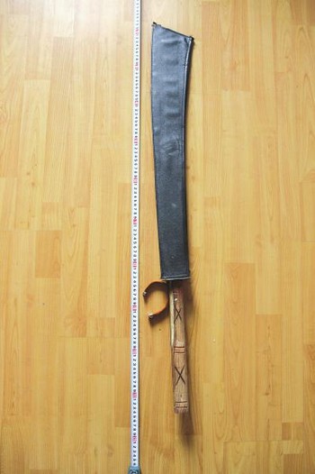自貢蒙面"刀客"深夜出沒3天搶了4人(圖2)