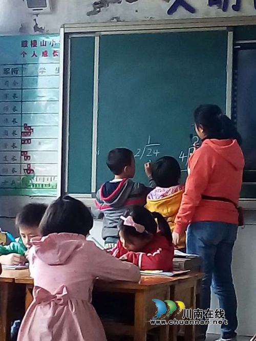納溪鼓樓山小學扎實抓好數(shù)學教研活動(圖1)