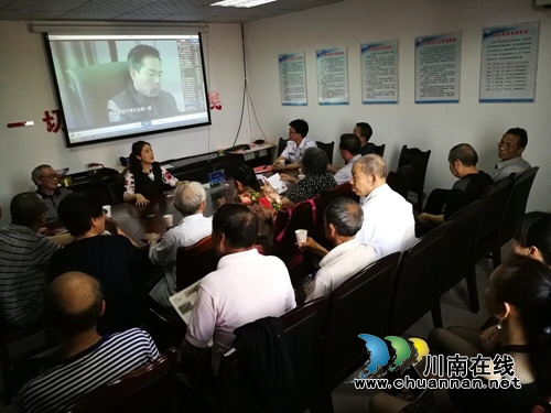 大山坪街道：集體觀影《重拳“拍蠅”》 清風(fēng)廉潔一生經(jīng)營(圖1)